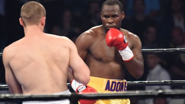 
                <strong>Adonis Stevenson</strong><br>
                Der 40-Jährige ist nicht nur immer noch aktiv. Der Kanadier ist auch immer noch amtierender Champion im Halbschwergewicht. Achtmal hat er seinen 2013 eroberten WBC-Titel inzwischen erfolgreich verteidigt. Ein Ende ist noch nicht in Sicht.
              