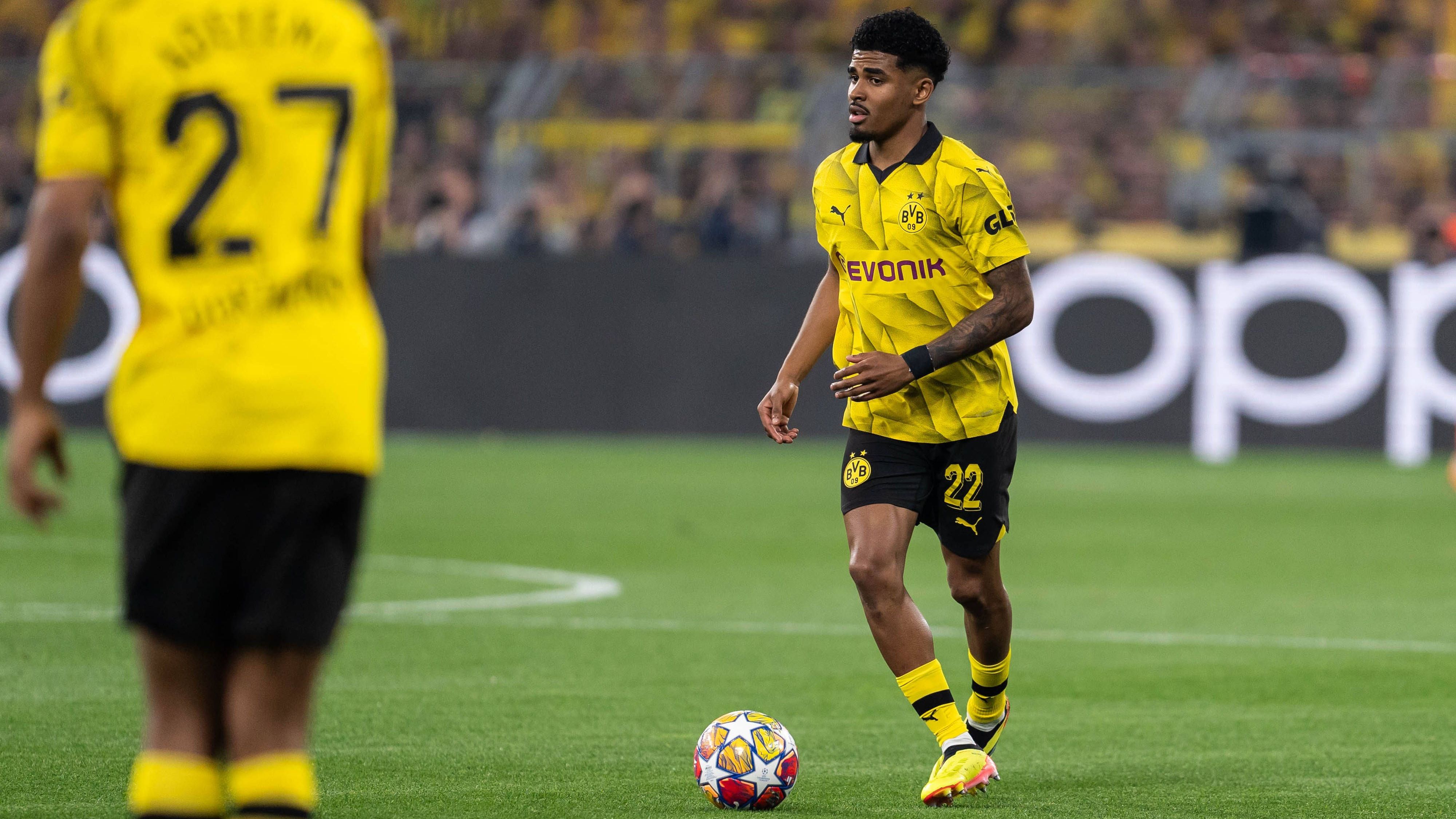 <strong>Ian Maatsen (Borussia Dortmund)</strong><br>Sieht früh Gelb (19.), lässt sich davon aber nicht aus der Ruhe bringen. Gegen den Ball sehr stark und nach vorne je länger das Spiel dauert mit gefährlicheren Vorstößen. Rettet zudem zwei Mal in höchster Not am eigenen Fünfer vor einschussbereiten Parisern. <strong><em>ran</em>-Note:</strong> <strong>3</strong>