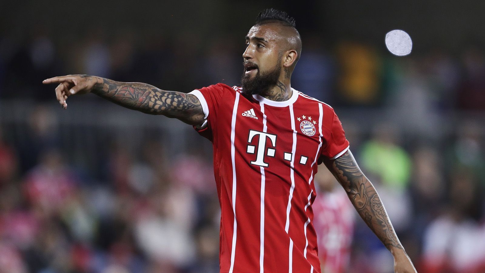 
                <strong>Platz 8 - Arturo Vidal</strong><br>
                Kam im Sommer 2015 für 39,25 Millionen Euro von Juventus Turin.
              