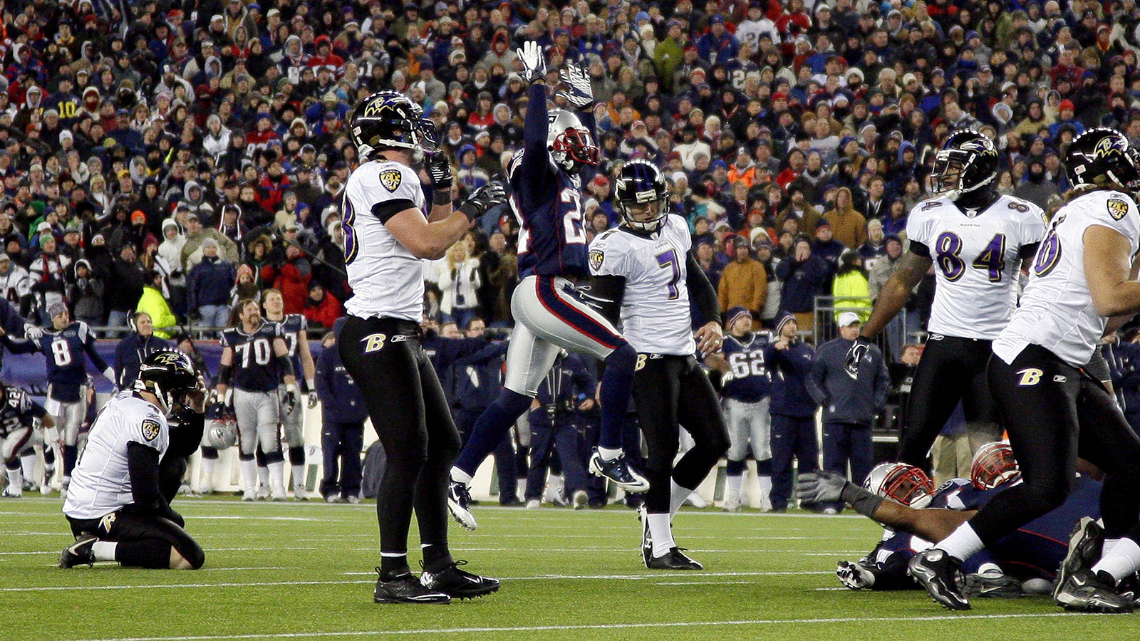 
                <strong>Billy Cundiff (Baltimore Ravens)</strong><br>
                Cundiff verzog klar nach links – und war danach nie wieder so gut wie zuvor. Die Ravens entließen ihn in der anschließenden Offseason und fünf Teams und vier Jahre später beendete Cundiff seine Karriere.
              