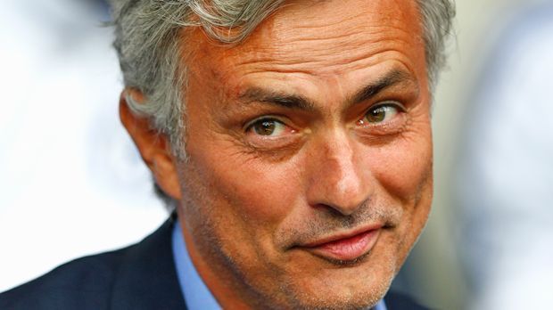 
                <strong>Jose Mourinho</strong><br>
                Jose Mourinho gewinnt als Trainer im europäischen Vereinsfußball fast alles, was es zu gewinnen gibt. Doch der Coach des FC Chelsea kann für bestimmte Spieler auch zum Problem werden. 
              