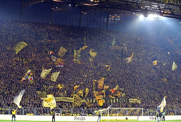 
                <strong>Platz 7: Borussia Dortmund - 115.000 Mitglieder (Deutschland)</strong><br>
                Knapp dahinter reiht sich Borussia Dortmund ein. Auch durch die Erfolge der letzten Jahre ist die Mitgliederzahl stetig gewachsen. Gerade in so schwierigen Zeiten wie in der Bundesliga derzeit tut eine solche Unterstützung gut.
              