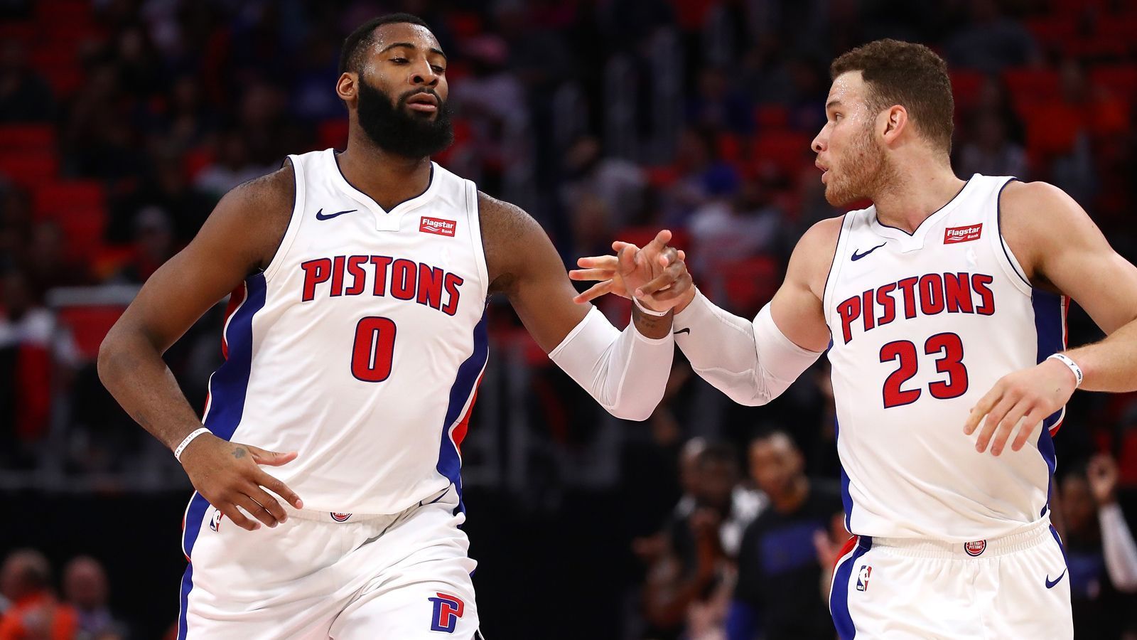 
                <strong>8. Platz im Osten: Detroit Pistons</strong><br>
                Die Pistons profitieren vom schwächeren Osten und könnten es mit Blake Griffin und Andre Drummond in die Playoffs schaffen. Dabei stechen sie wahrscheinlich auch die Cleveland Cavaliers aus, die es durch den Abgang vom "King" wohl nicht in die Postseason schaffen. 
              