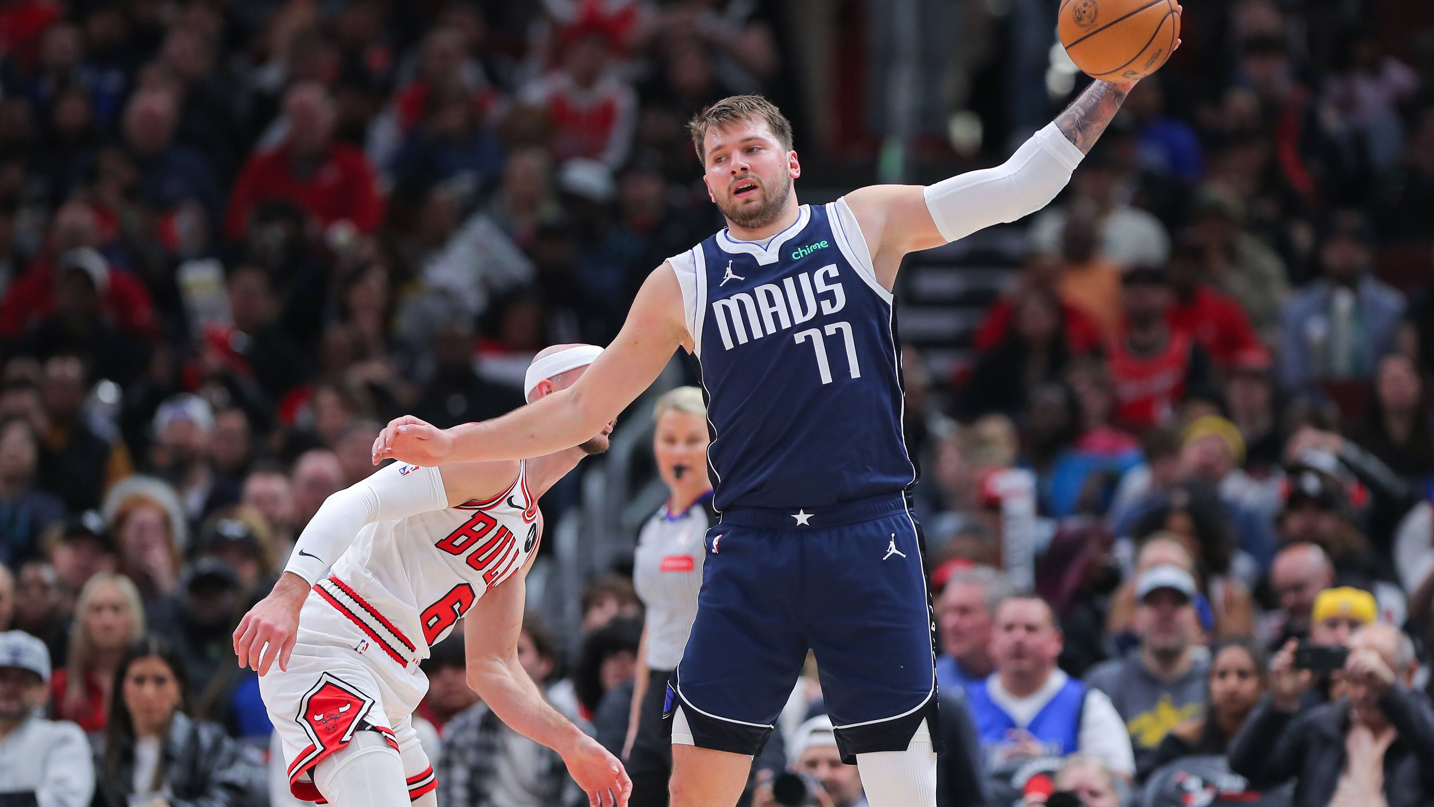 <strong>NBA: Das Playoff Picture der Saison 2023/24</strong><br>Stehen die finalen Setzlisten je Conference fest, wird ein fester Turnierbaum erstellt. Nummer eins trifft auf Nummer acht, Nummer zwei auf Nummer sieben und so weiter. Das Team, das in der Setzliste höher gerankt ist, bekommt im etwaigen siebten Spiel Heimrecht. In den Finals entscheidet die bessere Bilanz in der Regular Season. <em><strong>ran</strong></em> zeigt das Playoff Picture.