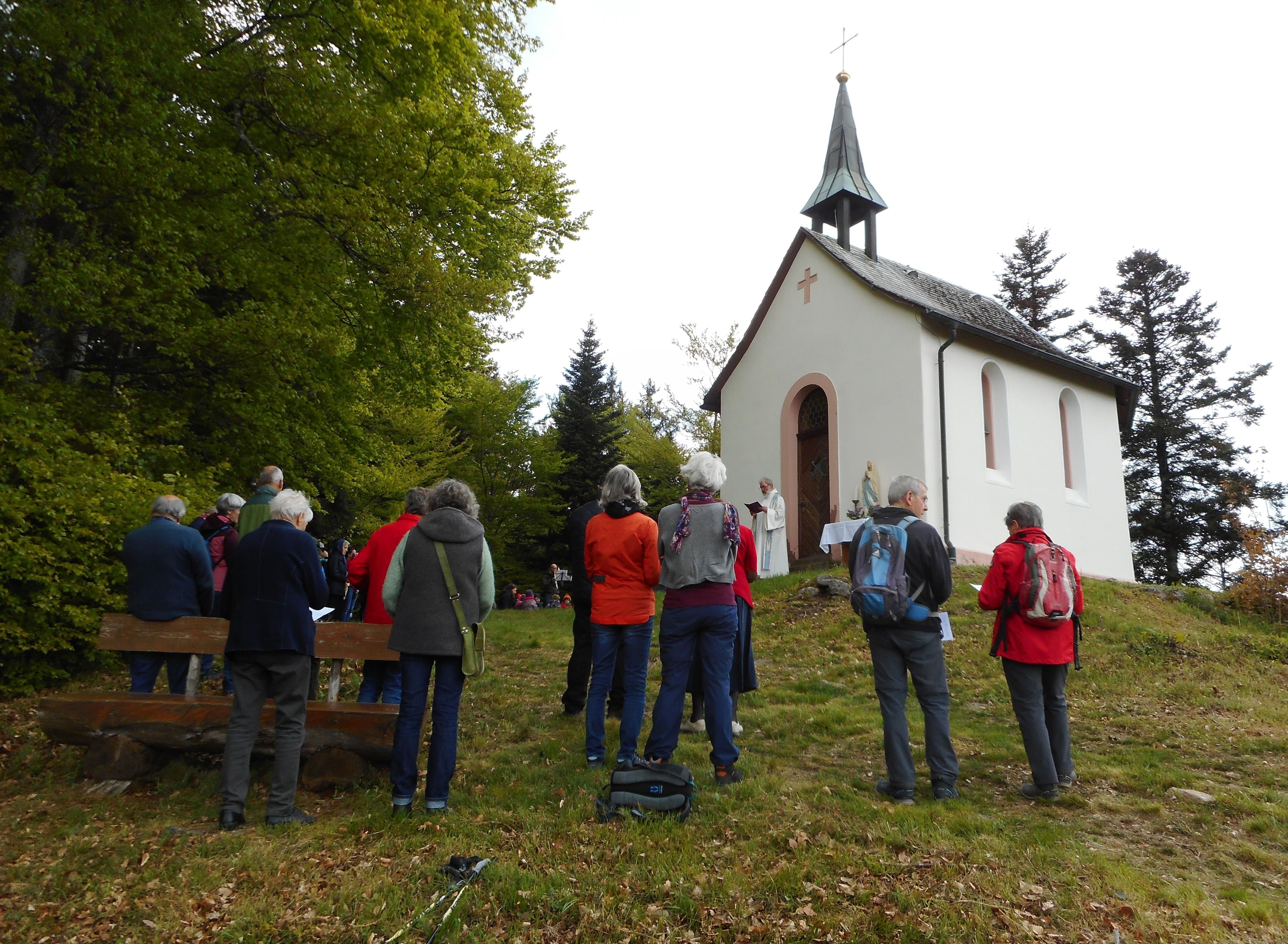 Da Christi Himmelfahrt im Frühling stattfindet, nutzen viele Gläubige den freien Tag für einen Ausflug ins Grüne. Umso besser, wenn man ihn mit einem Gottesdienst verbinden kann.