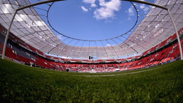 
                <strong>Bayer Leverkusen: 190 Euro</strong><br>
                Platz 7 - Bayer Leverkusen: 190 Euro. Nach der saftigen Preiserhöhung um 20 Euro im vergangenen Sommer geht es Bayer nun ruhiger an: Die günstigste Dauerkarte kostet so viel wie in der Vorsaison. 
              