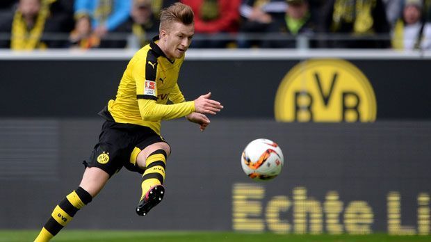 
                <strong>Marco Reus</strong><br>
                Wie Großkreutz spielte auch der junge Marco Reus in der BVB-Jugend. Der Weg des Mittelfeldspielers führte 2009 jedoch erst zur "kleinen" Borussia nach Mönchengladbach, ehe er 2012 seinem alten Buddy nach Dortmund folgte. Reus ist seitdem einer der großen Leistungsträger beim BVB, wenn ihm nicht das Verletzungspech wieder einmal eine Strich durch die Rechnung macht.
              