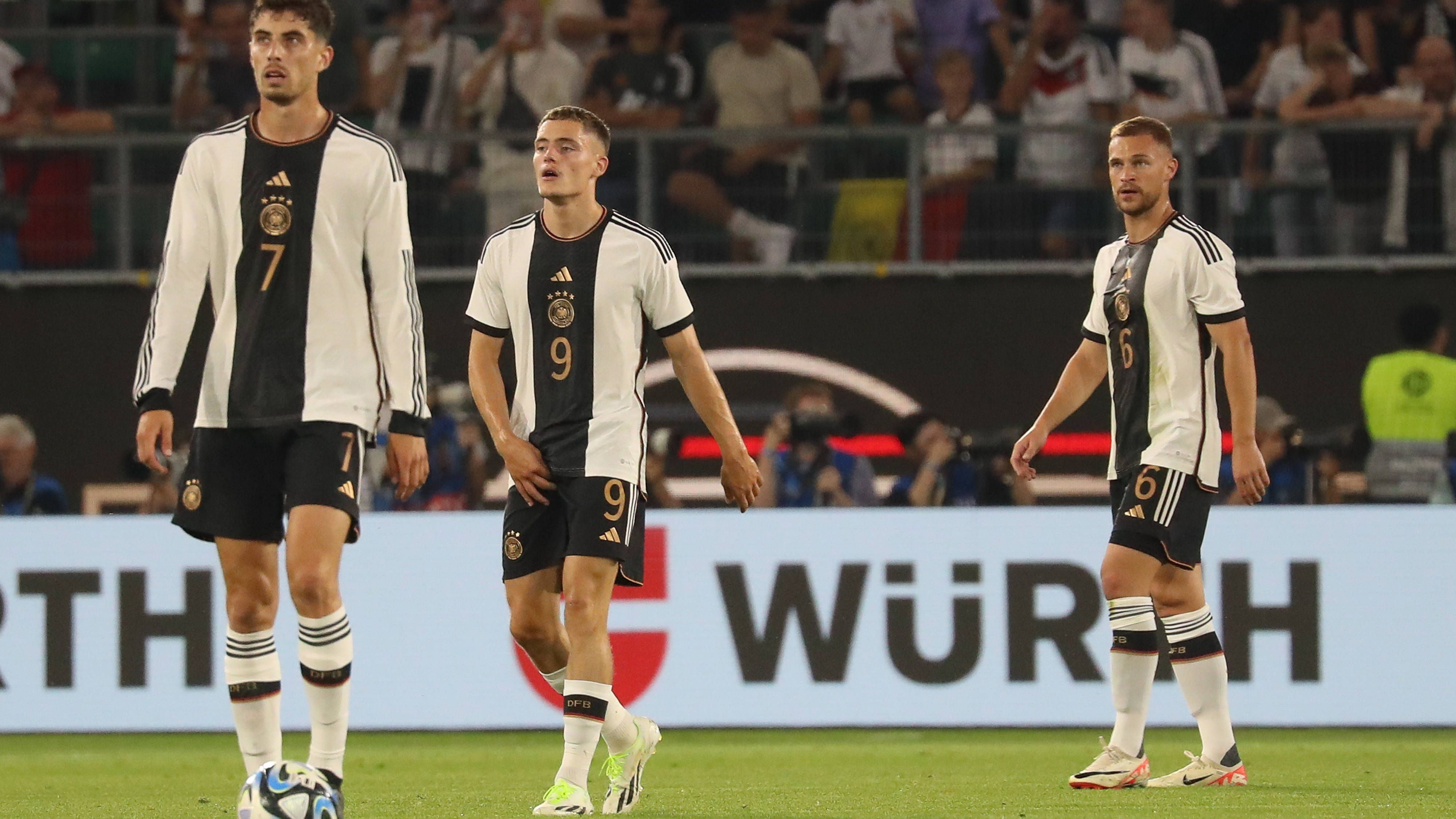 Deutschland erlebt gegen Japan ein 1:4-Debakel. Hansi Flicks Experimente gehen gnadenlos schief. Die Noten der deutschen Spieler.