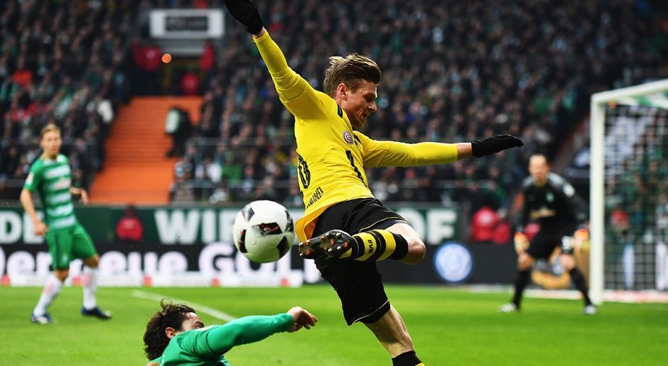 
                <strong>Lukasz Piszczek</strong><br>
                War sowohl in Spiel nach vorne als auch im der Rückwärtsbewegung nicht fehlerfrei. Im Gegenteil, der Pole leistete sich einige Unkonzentriertheiten. Dafür stand er nach der Flanke von Raphael Guerreiro goldrichtig und hob den Ball durchaus gefühlvoll ins Tor. ran-Note: 3+
              