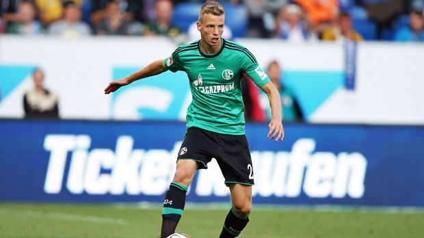 
                <strong>Marvin Friedrich (FC Schalke 04)</strong><br>
                Marvin Friedrich (FC Schalke 04): Ähnlich wie Passlack beim BVB, könnte auch Friedrich auf Schalke vom Abgang eines Kollegen profitieren. So verliehen die Knappen Kaan Ayhan nach Frankfurt. Dadurch rückt Friedrich im Innenverteidiger-Ranking zumindest so lange auf Platz drei auf, bis Matija Nastasic wieder fit ist.
              