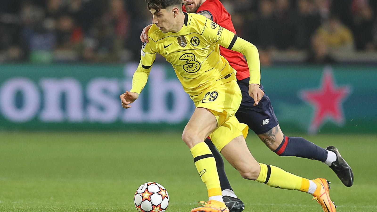 
                <strong>Kai Havertz</strong><br>
                Kai Havertz spielte mit Christian Pulisic ganz vorne im Angriff der Blues. Der Nationalspieler war von Anfang an gut im Spiel, er ließ sich immer wieder zurück ins Mittelfeld zwischen die Linien fallen, um dann wieder in die Spitze zu sprinten.
              