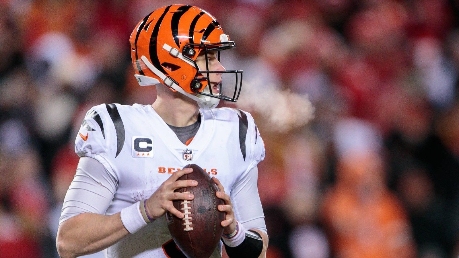 
                <strong>Cincinnati Bengals – Joe Burrow verlängern</strong><br>
                Alle Experten gehen davon aus, dass der anstehende Vertrag von Joe Burrow neue Rekorde aufstellen wird. Und die Cincinnati Bengals wären – um es diskret auszudrücken – nicht so gut beraten, Burrow nicht jede Forderung zu erfüllen, die er aufstellt.
              