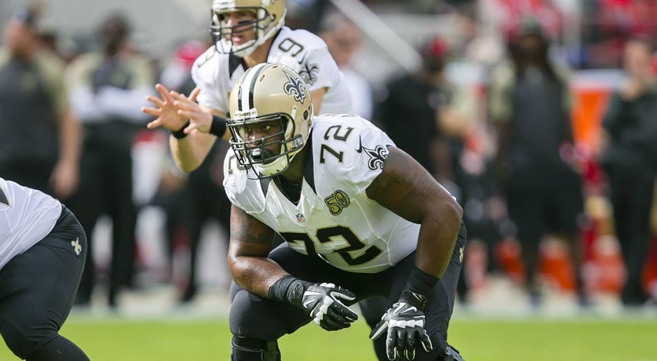 
                <strong>Terron Armstead (New Orleans Saints)</strong><br>
                Rückschlag für die Saints! Left Tackle Terron Armstead fällt monatelang aus. Der 25-Jährige erlitt eine komplizierte Schulter-Verletzung im Minicamp, nun muss er operiert werden. "Niemand ist frustrierter als ich, nachdem ich so hart gearbeitet habe. Ich werde wieder kommen. Stärker", verspricht Armstead bei Twitter. Den Saisonauftakt wird der Offense-Spieler auf jeden Fall verpassen. Laut NFL Insider Ian Rapoport fällt Armstead vier bis sechs Monate aus.
              