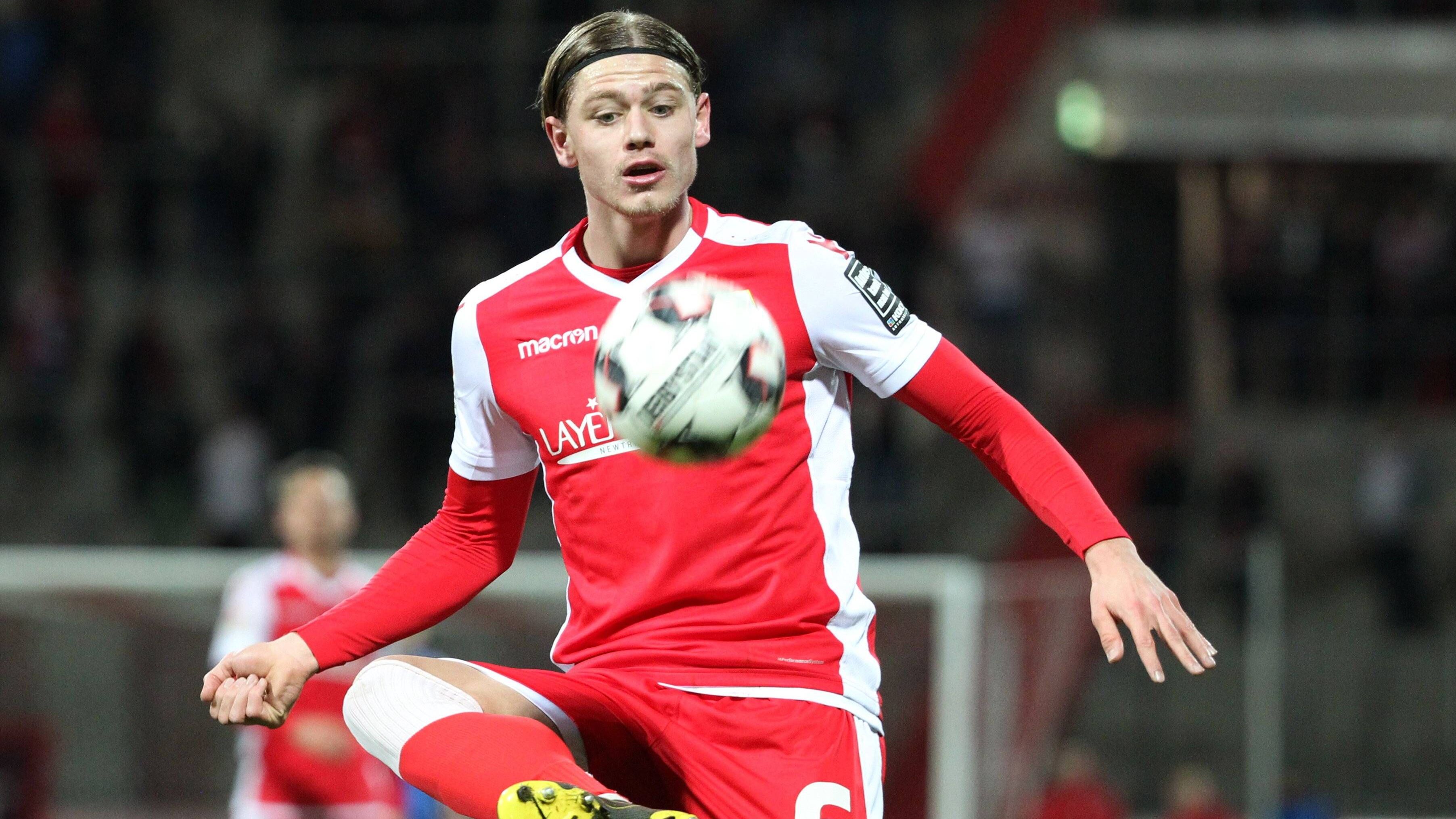 <strong>Julian Ryerson -&nbsp;Lyngdal IL</strong><br>Auch der Norweger kickte noch für seinen Jugendklub. Nach seiner Zeit bei Lyngdal IL ging es in die Jugendabteilung von Viking FK. 2018 folgte der Schritt nach Deutschland zu Union Berlin. Die Eisernen verließ er im Winter 2023. Mittlerweile hat er sich beim BVB etabliert.