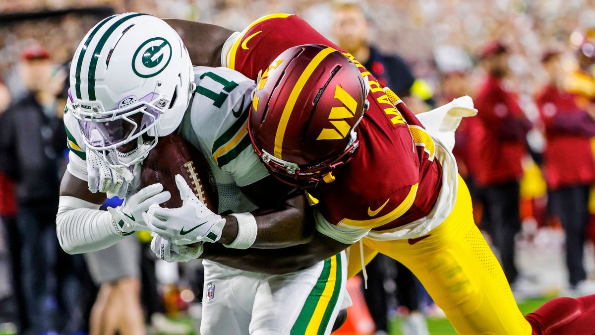 Green Bay Packers wide receiver Jayden Reed (L) hangs onto the ball as he is tackled by Washington Commanders safety Quan Martin in the first half of the NFL, American Football Herren, USA game bet...