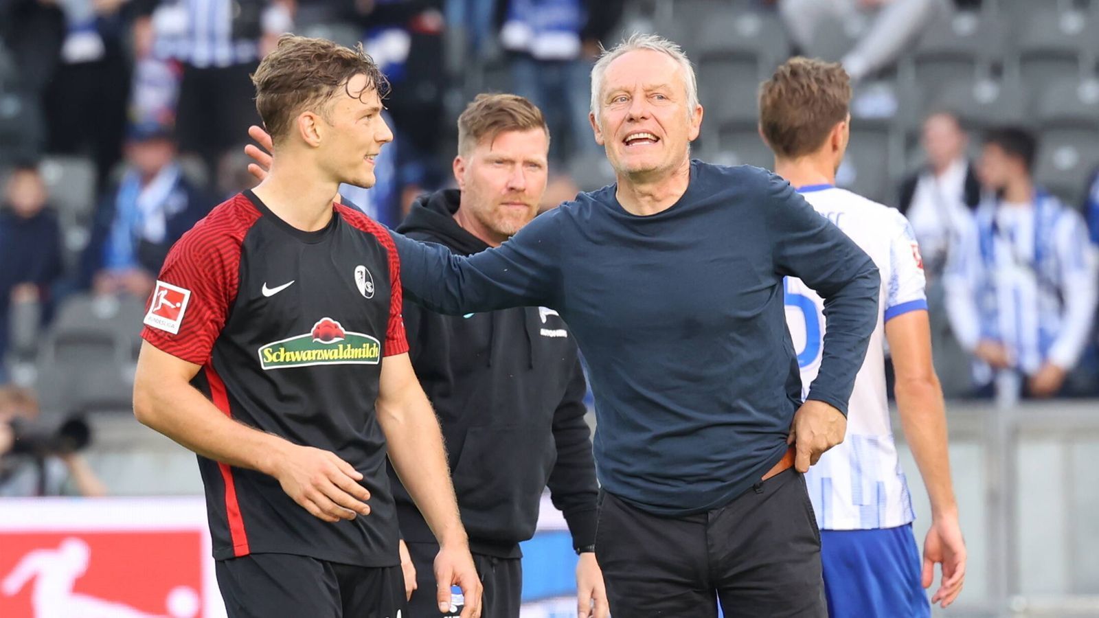 
                <strong>SC Freiburg</strong><br>
                Seit fast zehn Jahren ist Christian Streich der Cheftrainer in Freiburg und immer wieder gelingt es ihm, in aller Ruhe eine spielstarke Mannschaft zusammenstellen. Der Sportclub ist unbesiegt, mit vier Siegen und drei Unentschieden ganz oben dabei. Nach der Länderspielpause stehen Spiele gegen Leipzig und Wolfsburg an. Wenn Freiburg in diesen Partien auch punkten kann, ist mit der Streich-Elf im Kampf um die internationalen Plätze zu rechnen. ran-Note: 1
              