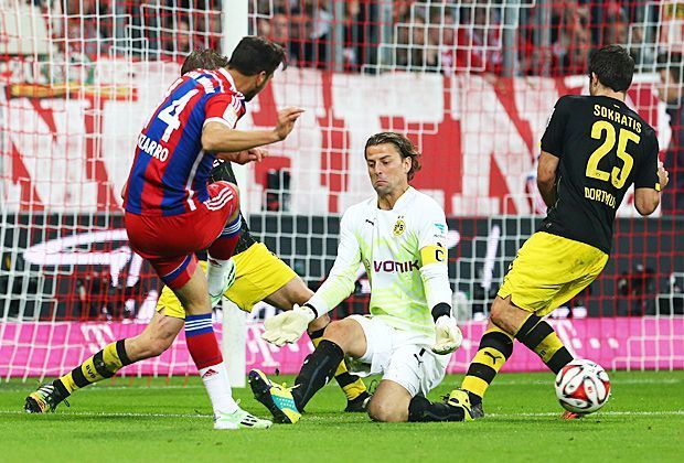 
                <strong>Saisonrekord! Weidenfeller bärenstark</strong><br>
                Insgesamt wehrt der Nationaltorwart während der 90 Minuten zwölf Torschüsse ab und stellt damit einen Saisonrekord auf. Zwischenzeitlich verzweifeln Thomas Müller und Robert Lewandowski am 34-Jährigen, der eine Top-Chance nach der anderen vereitelt. 
              