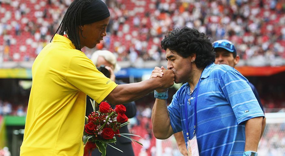 
                <strong>Ronaldinho und Diego Maradona</strong><br>
                Ronaldinho und Diego Maradona
              