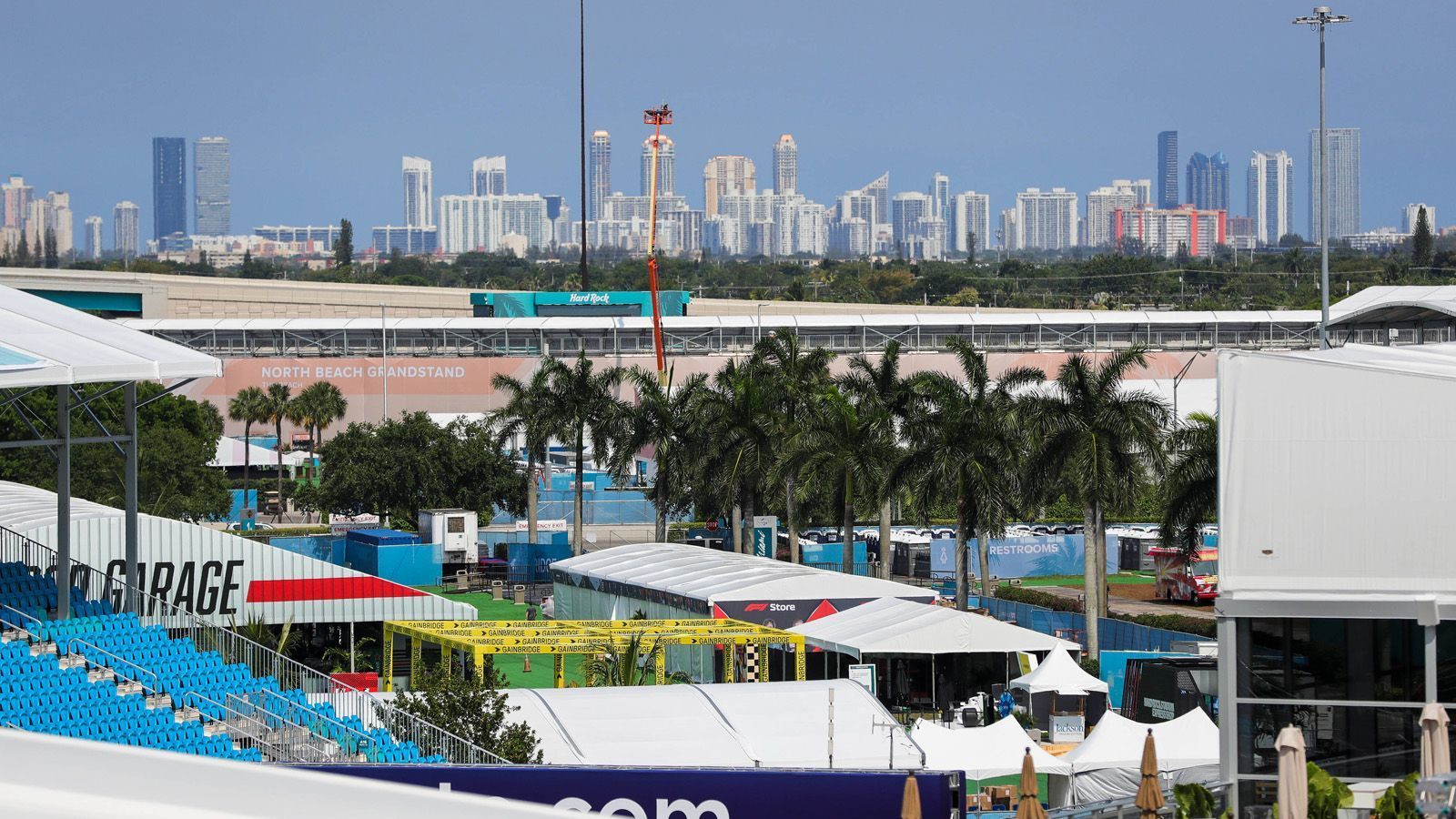 
                <strong>Formel 1 in Miami</strong><br>
                Die Fläche rund um das Stadion dient normalerweise als Parkplatz.
              