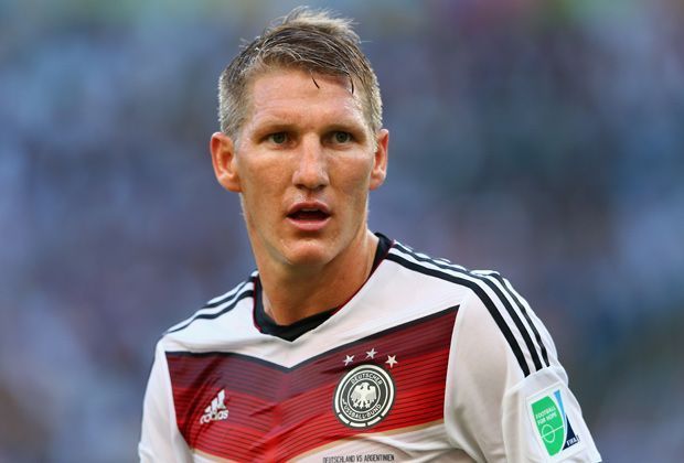 
                <strong>Platz 5: Bastian Schweinsteiger (25,3 Mio.)</strong><br>
                Der Vizekapitän der DFB-Elf lieferte in Brasilien Weltklasse-Leistungen ab und ist nun endlich auf dem Gipfel der Fußballwelt angelangt. Der Spieler vom FC Bayern München ist der fünftwertvollste deutsche Nationalspieler.
              