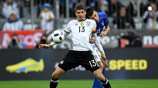 
                <strong>Thomas Müller</strong><br>
                Thomas Müller: Spielt Deutschland gut, hängt das oft mit der Leistung von Thomas Müller zusammen. Er war der Dreh- und Angelpunkt des deutschen Angriffsspiel, fast jeder gute Spielzug lief über ihn. Solch eine Spielintelligenz kann man nur schwer lernen. ran-Note: 1
              