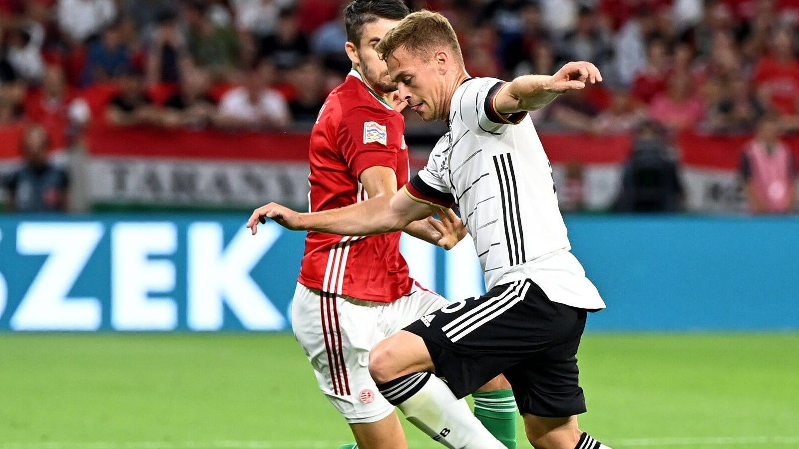 
                <strong>Joshua Kimmich</strong><br>
                Routinier Joshua Kimmich braucht in der Puskas-Arena von Budapest einige Zeit, bis er die Partie so ordnen kann, wie man es vom Bayern-Star gewohnt ist. Mit Fortdauer der Partie nimmt Kimmich dann aber immer mehr die Zügel in die Hand. Nach Wiederbeginn lässt sich Kimmich immer wieder zwischen die beiden Innenverteidiger zurückfallen, um den Spielaufbau zu leiten. ran-Note: 3
              