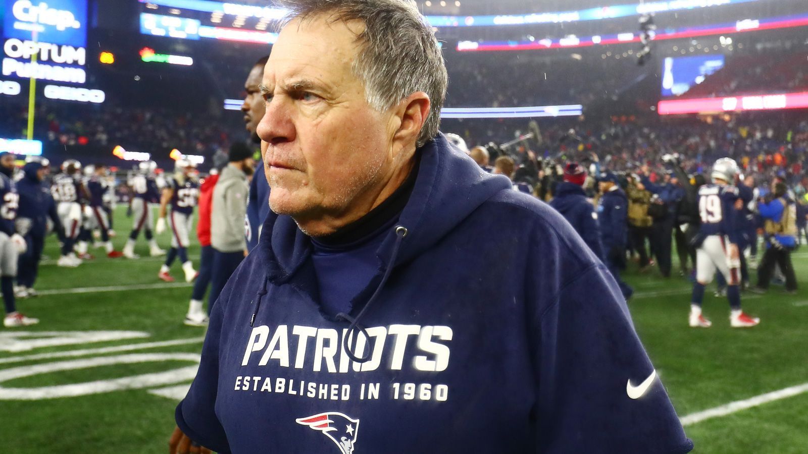 
                <strong>Head Coach</strong><br>
                Das Mastermind hinter der Patriots-Ära ist natürlich auch 2020 an Bord. Bill Belichick geht in seine insgesamt 46. NFL-Saison - seine 21. als Head Coach der Pats.
              