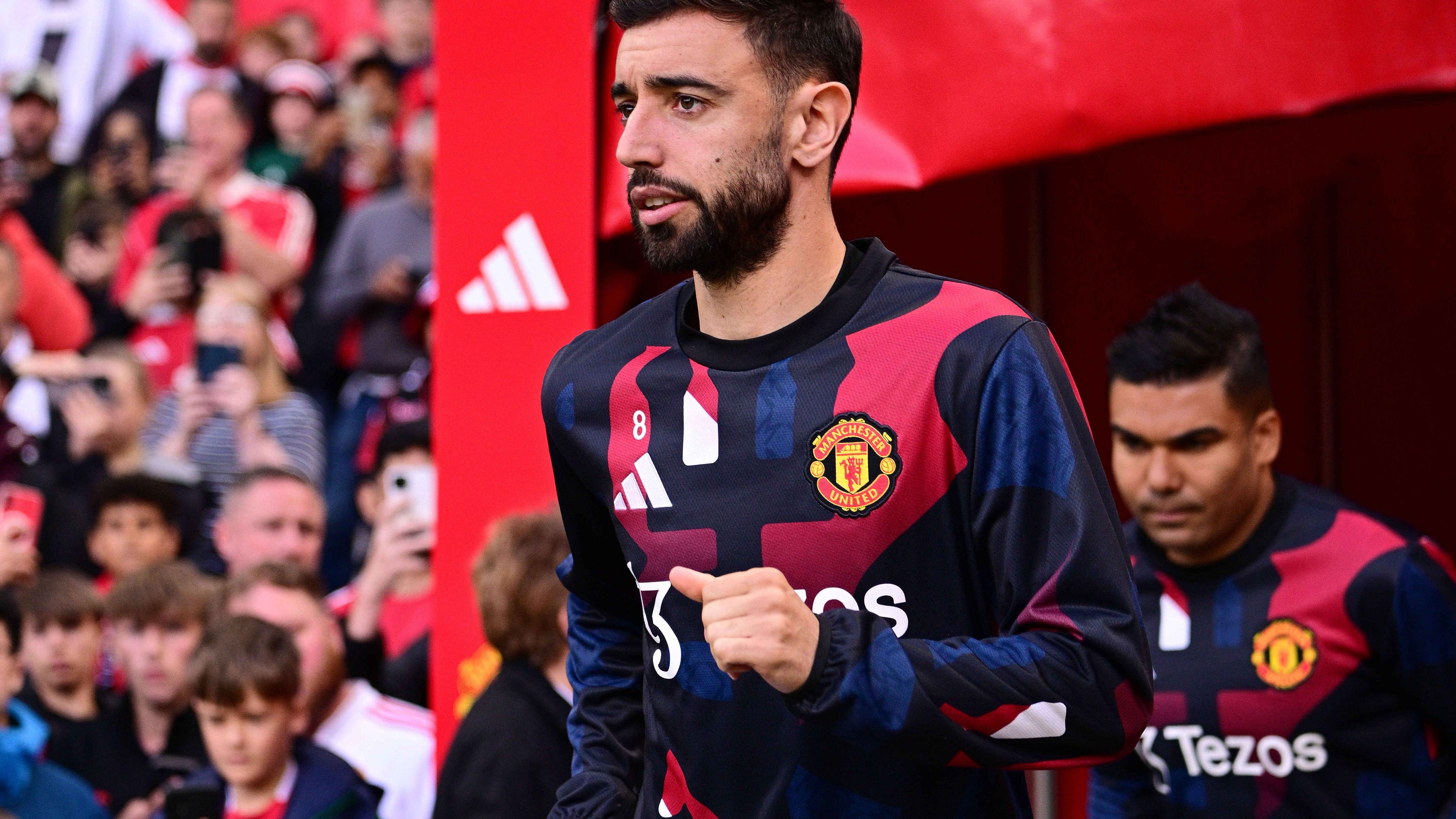 <strong>Bruno Fernandes (Manchester United)</strong><br>Verliert Manchester United nun auch noch seinen Superstar? Wie die "Daily Mail" berichtet, steht Bruno Fernandes vor einem Wechsel nach Saudi-Arabien. Demnach habe sein Berater Miguel Pinho am Donnerstag bis in die Nacht hinein mit Vertretern von Al-Hilal über einen Transfer gesprochen.