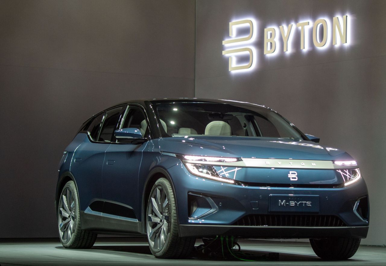 Noch weitgehend unbekannt ist der chinesische Autobauer Byton. Auf der CES 2020 wurde der M-Byte vorgestellt. Der Clou ... 