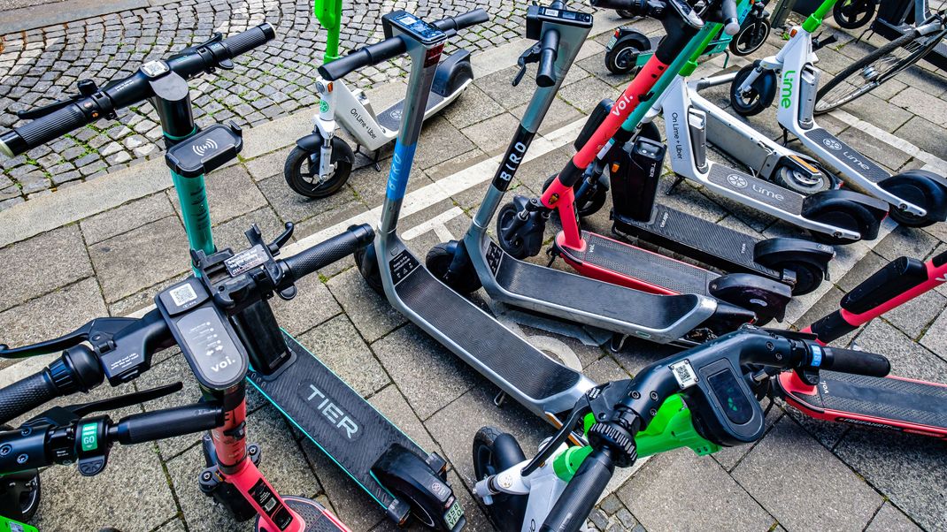 Das Bundesverkehrsministerium hat neue Regeln für E-Scooter geplant.