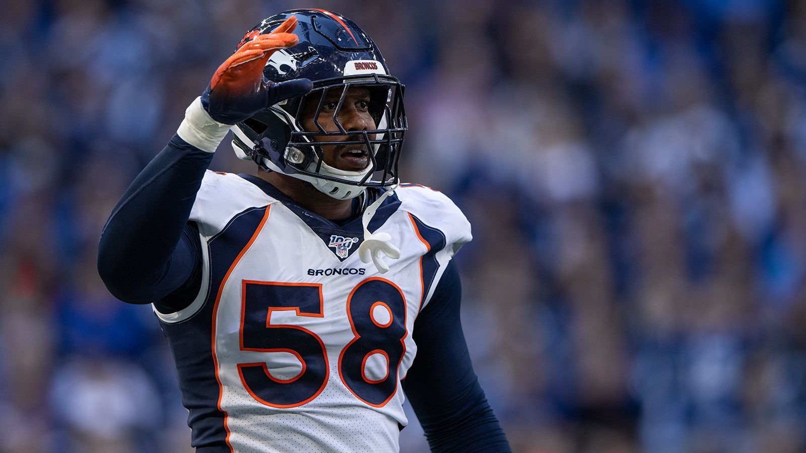 
                <strong>Platz 13: Von Miller (Denver Broncos)</strong><br>
                Position: Outside Linebacker -Cap Hit: 22,225 Millionen Dollar -Vertragsjahr: 6 von 6 -Base Salary: 17,5 Mio. Dollar -Bonus durch Umstrukturierung: 4,225 Mio. Dollar -Workout Bonus: 500.000 Dollar
              