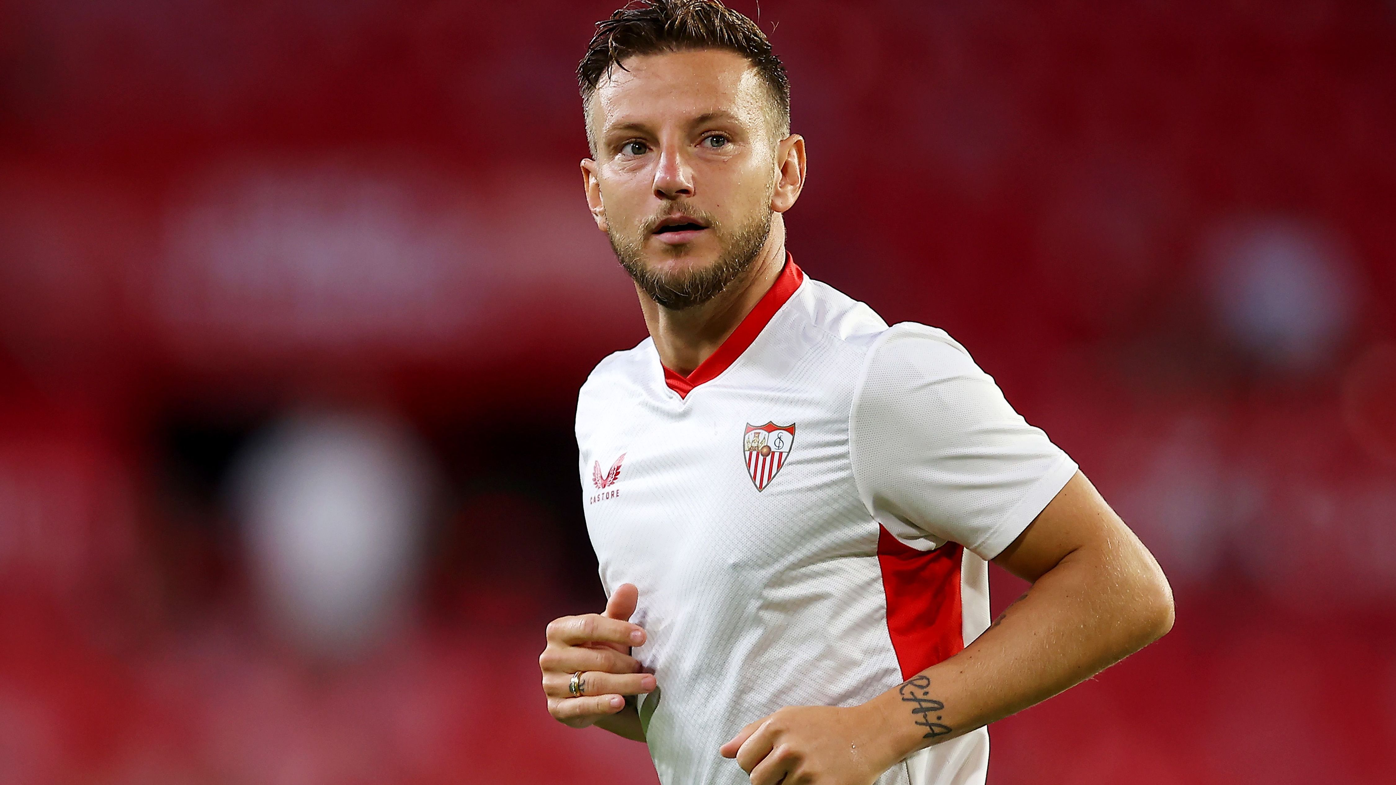 <strong>Ivan Rakitić (Bauzeichner)</strong><br>Ivan Rakitić gilt heute als einer der besten Mittelfeldspieler der Welt, stand unter anderem beim FC Barcelona unter Vertrag. In seiner Jugend hatte der Kroate aber ganz andere Pläne: Er fing eine Ausbildung zum Bauzeichner an, die er allerdings für seine Leidenschaft, den Fußball, abbrach.