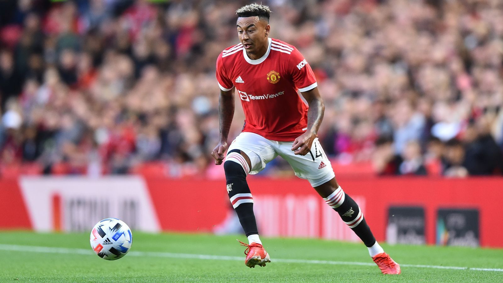 
                <strong>Jesse Lingard (Manchester United)</strong><br>
                Nach seiner Rückkehr von der Leihe zu West Ham United geht es für Jesse Lingard bei Stammklub Manchester United so weiter, wie es vor dem Abstecher nach London war. Der 28-Jährige steht unter Trainer Ole Gunnar Solskjaer im Abseits. Der noch bis 2022 gebundene Engländer spielt sportlich kaum eine Rolle und daher verzichtet der Rekordmeister in der Königsklasse von Vornherein auf die Dienste des Mittelfeldspielers. 
              