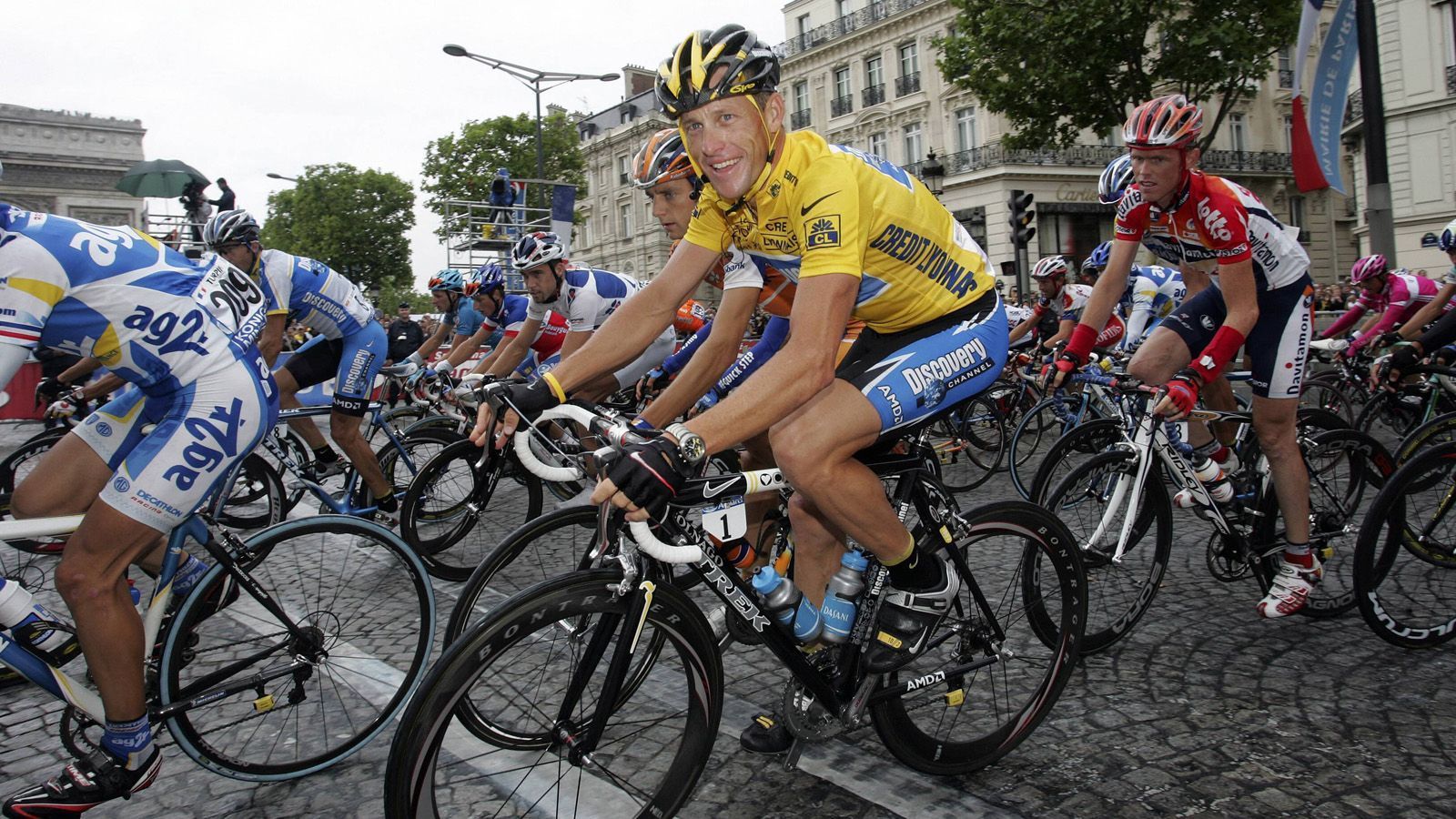 
                <strong>7. Tour-Erfolg für Armstrong</strong><br>
                Lance Armstrong gewann zum siebten Mal die Tour de France vor Ivan Basso und Jan Ullrich. Später wurden dem US-Amerikaner alle Titel wegen Dopings aberkannt. 
              