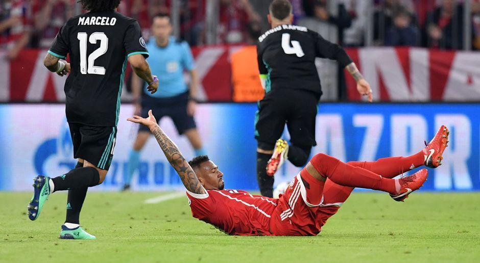 
                <strong>Jerome Boateng (FC Bayern)</strong><br>
                Der deutsche Nationalspieler strahlt in der Münchner Defensive wie immer eine unglaubliche Bierruhe aus. Lässt sich auch von den kleinen Spielchen eines Cristiano Ronaldo nicht verrückt machen. Bei einem Laufduell lässt sich der Portugiese fallen, doch dafür hat Boateng nur ein müdes Lächeln übrig. Muss in der 34. Minute verletzt ausgewechselt werden. Bis dahin aber ordentlich unterwegs. ran-Note: 3
              