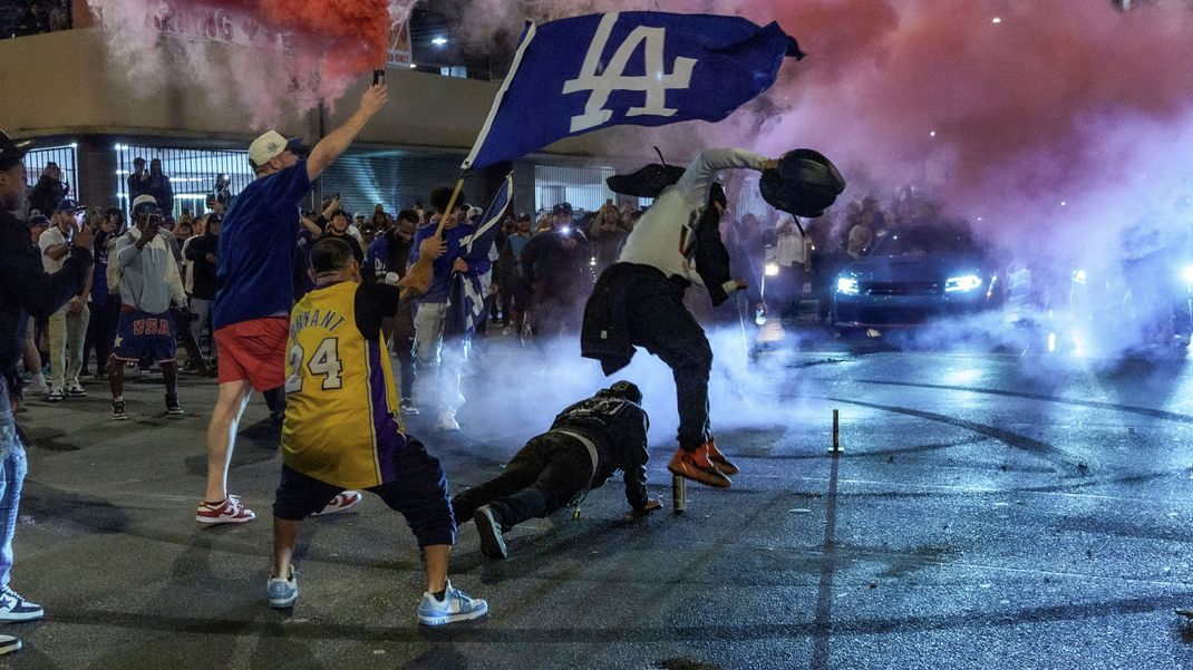 Das Feiern nach dem Dodgers-Sieg geriet völlig aus den Fugen.