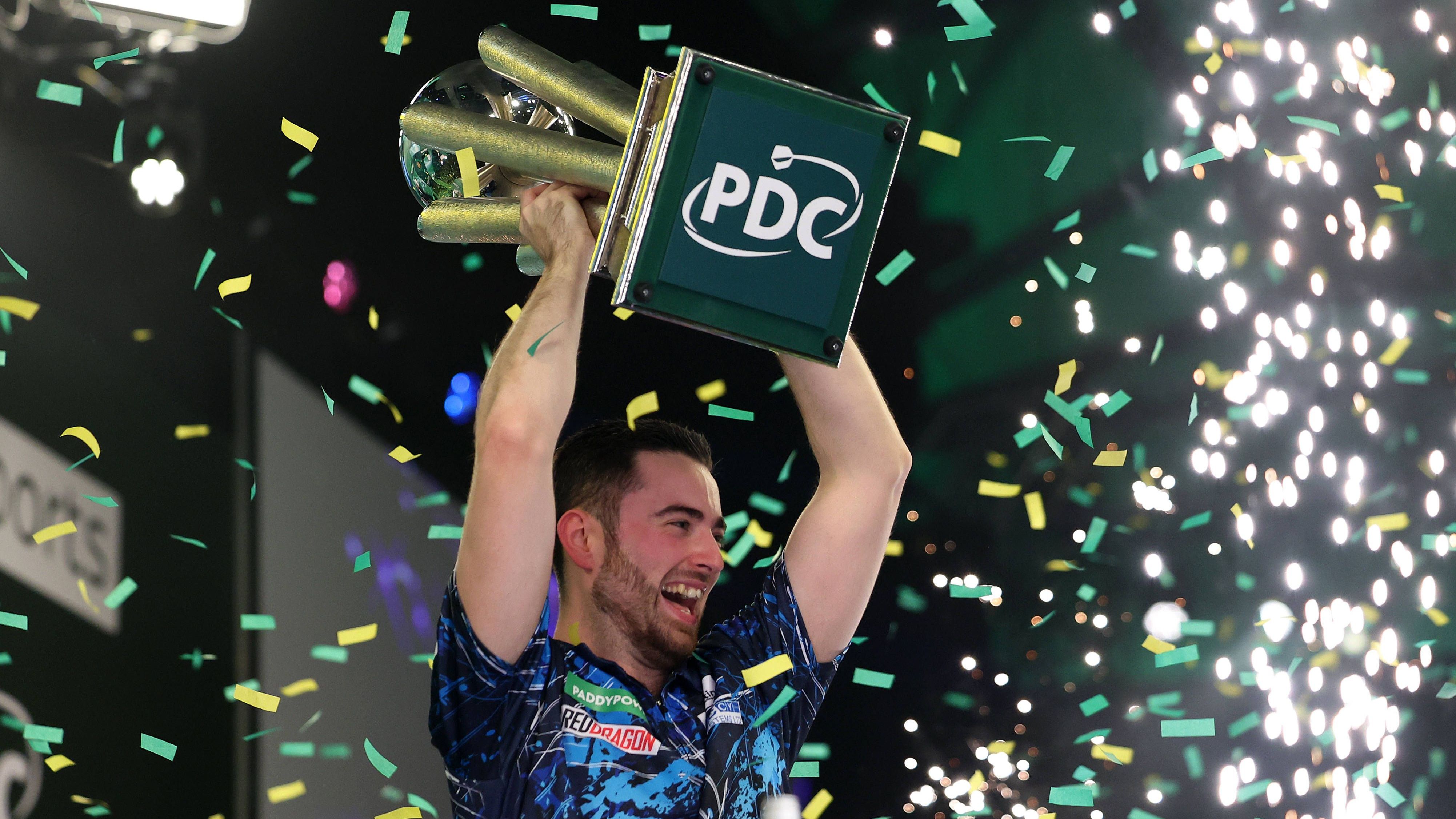 <strong>World Darts Championship<br></strong>Es war der größte Triumph des in den Vormonaten schon so dominanten Luke Humphries. Im Finale schlug "Cool Hand Luke" im Januar '24 Shootingstar Luke Littler und kürte sich zum neuen Weltmeister. Das Turnier erregt jedes Jahr die größte Aufmerksamkeit, außerdem wird das höchste Preisgeld ausgeschüttet und es ist nur eines von zweien, das im Set-Modus gespielt wird.