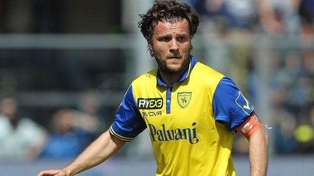 
                <strong>Perparim Hetemaj</strong><br>
                Perparim Hetemaj: Der 29-Jährige von Chievo Verona wäre für das zentrale Mittelfeld eine Verstärkung. Allerdings gehört er bereits seit 2009 zu den Leistungsträgern der finnischen Nationalmannschaft.
              