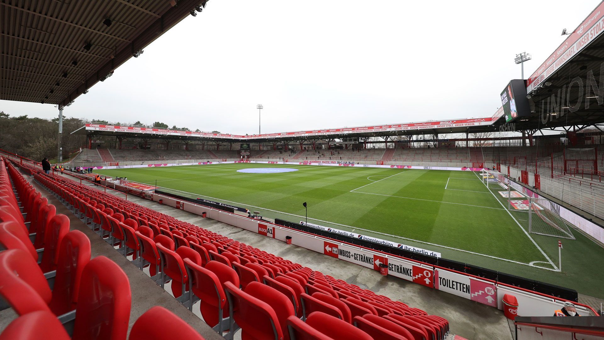 
                <strong>Platz 2: Stadion An der Alten Försterei</strong><br>
                Gesamtbewertung: 4,50 - Stadt: Berlin - Verein: Union Berlin
              