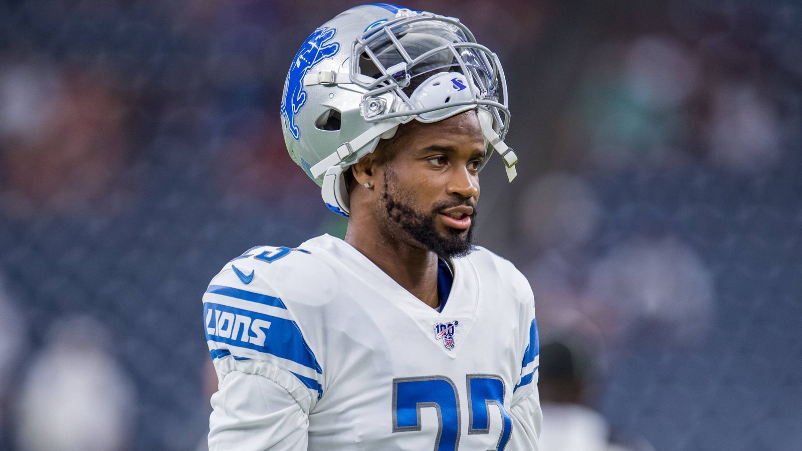 
                <strong>Darius Slay (Detroit Lions)</strong><br>
                Cornerback Darius Slay könnte nach sieben Spielzeiten bei den Detroit Lions sein Team verlassen. Adam Schefter von "ESPN" twittert: "Die Lions haben laut einer Queller mit mehreren Teams über einen möglichen Trade von Pro-Bowl-CB Darius Slay gesprochen. Jedes Team, das Slay haben möchte, müsste Slay einen neuen Kontrakt anbieten." Der Zweitrunden-Pick von 2013 geht nämlich in sein letztes Vertragsjahr und kassiert in der kommenden Saison beachtliche 10,468 Millionen US-Dollar. Den Salary Cap belastet Slay sogar mit knapp 13,4 Millionen Dollar. Slay gilt als ein ausgezeichneter Cornerback, der vor allem in der Manndeckung große Qualitäten hat. Er ist neben Jalen Ramsey von den Los Angeles Rams einer von nur zwei Cornerbacks, die zuletzt drei Mal in Folge für den Pro Bowl nominiert wurden.   
              