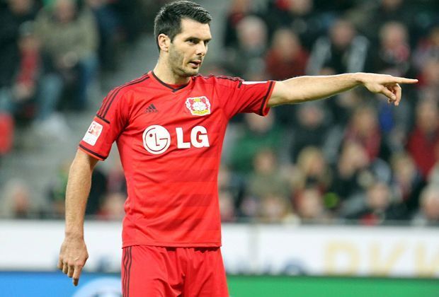 
                <strong>Emir Spahic (34 Jahre)</strong><br>
                Kam erst spät in die Bundesliga: Vergangene Saison wechselte Emir Spahic von Sevilla zu Bayer Leverkusen und wurde schnell zum Stammspieler. Seit drei Monaten ist Spahic 34 Jahre alt. 
              