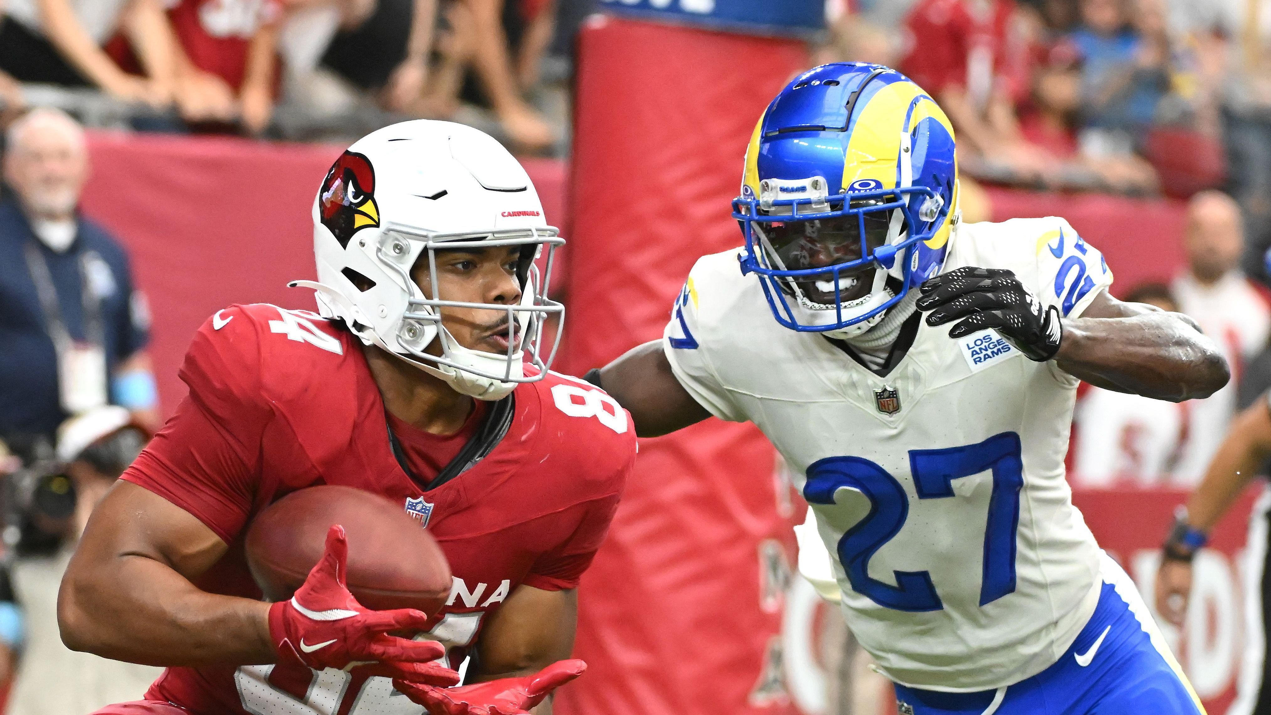 <strong>Tre'Davious White (Los Angeles Rams)</strong><br>Zuletzt gab es vor allem <a href="https://www.ran.de/sports/american-football/nfl/news/nfl-los-angeles-rams-cooper-kupp-vor-abschied-coach-sean-mcvay-aeussert-sich-450104">Trade-Gerüchte um Cooper Kupp und Matthew Stafford</a>, nun rückt ein anderer Star in den Fokus, der die Los Angeles Rams per Trade verlassen könnte: Tre'Davious White (r.), Cornerback und zweimaliger Pro Bowler. White war 2017 Erstrunden-Pick der Bufallo Bills und spielt seit dieser Saison für die Rams.