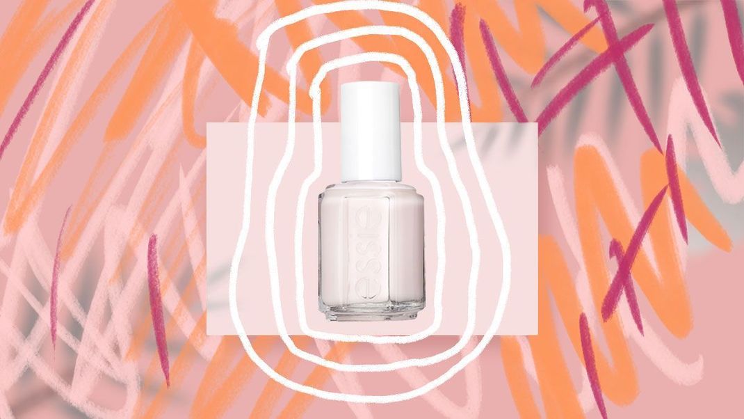 Ein veganer Nagellack Bestseller von Essie – der Ballet Slipper! Was diesen Nagellack zu einem unserer Favoriten macht und warum dieser deine Ballerina Nails besonders schön hervorhebt, verraten wir dir im Beauty-Artikel. 