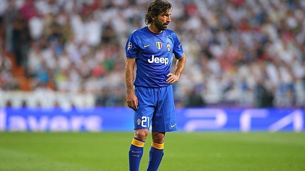 
                <strong>Andrea Pirlo (Juventus Turin)</strong><br>
                50 Millionen hier, 100 Millionen da: Wer wechselt heutzutage noch ablösefrei? ran.de gibt einen Überblick über ablösefreie Spieler, die im neuen Verein richtig durchstarteten. Den Anfang macht Andrea Pirlo. 2011 wechselt er vom AC Mailand zu Juventus Turin. Bei Juve wird er viermal in Folge Meister und steht im Champions-League-Endspiel.
              