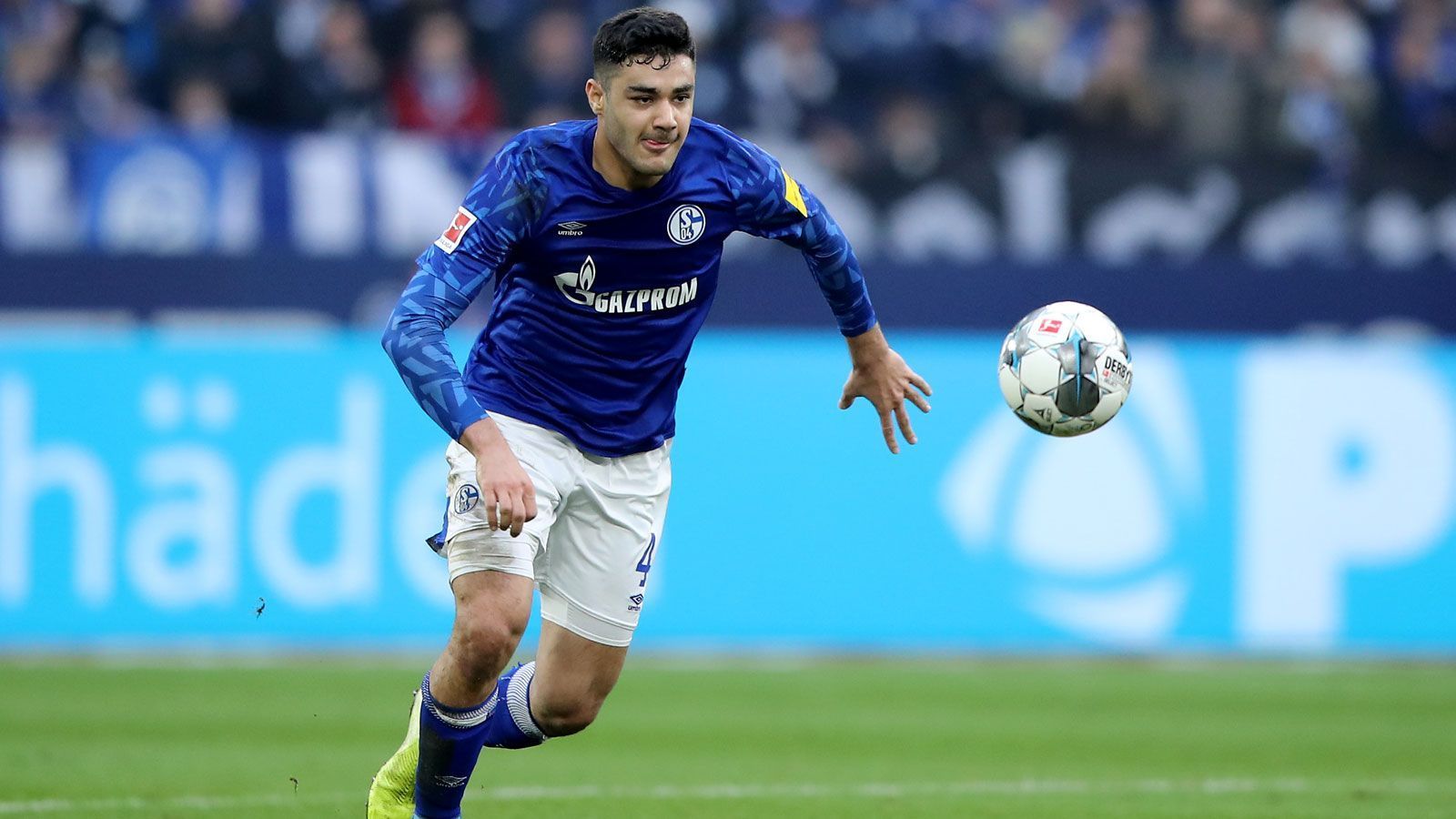 
                <strong>Ozan Kabak (FC Liverpool)</strong><br>
                Abgebender Verein: FC Schalke 04 - Neuer Verein: FC Liverpool - Art des Transfers: Leihe mit Kaufoption - Ablösesumme: 3 Millionen Euro Leihgebühr, Liverpool kann Kabak am Saisonende für kolportierte 30 Millionen Euro fest verpflichten
              