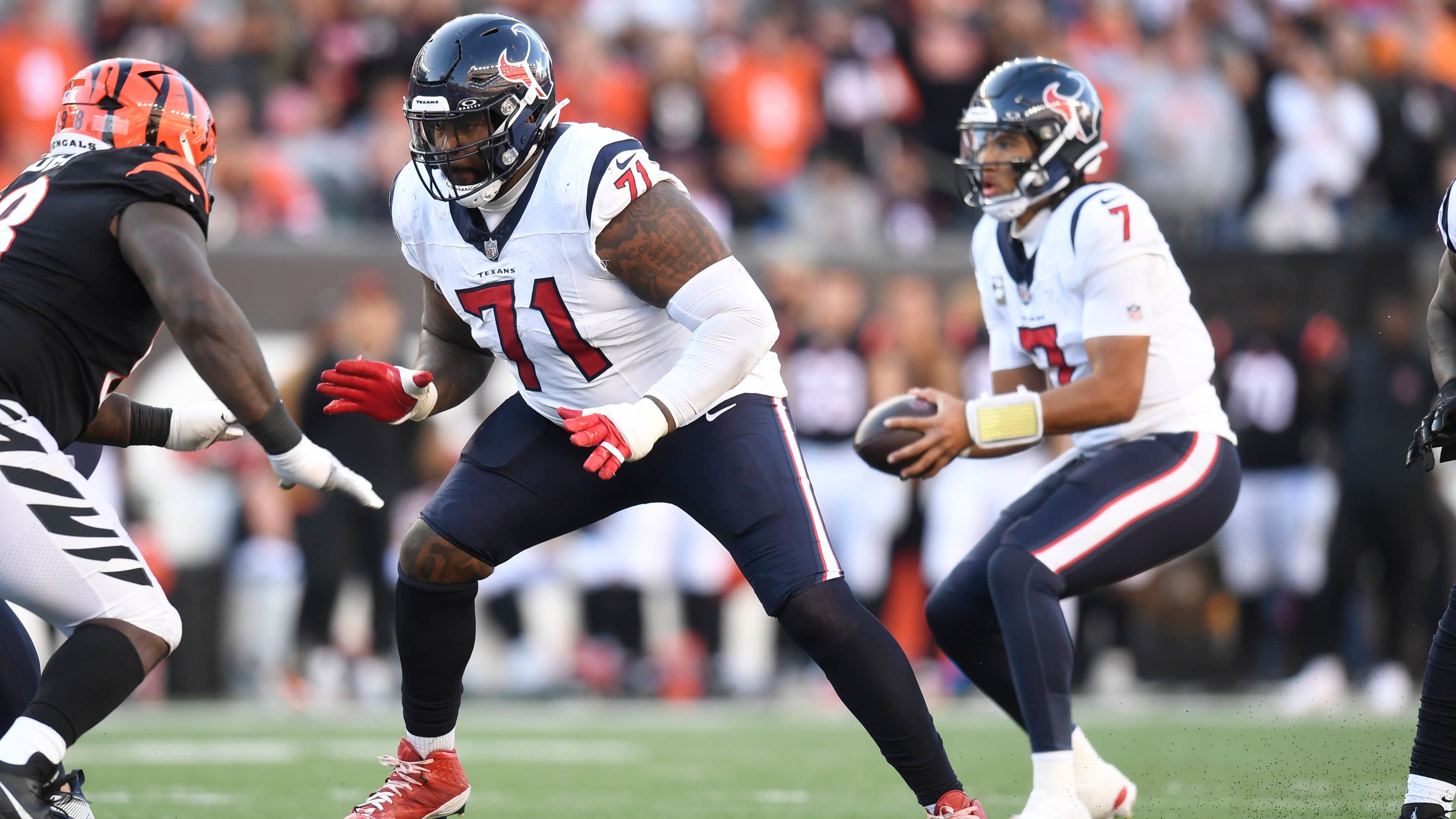 <strong>Tytus Howard (Houston Texans)<br></strong>Die Texans müssen höchstwahrscheinlich den Rest der Spielzeit ohne O-Liner Tytus Howard (Nr. 71) auskommen. Wie Insider Ian Rapoport berichtet, zog sich der 27-Jährige gegen die Jaguars eine Knieverletzung zu und muss operiert werden. Bereits die ersten vier Partien der Saison verpasste der Starter mit einer Handverletzung, nun dürfte das Jahr vorzeitig beendet sein.