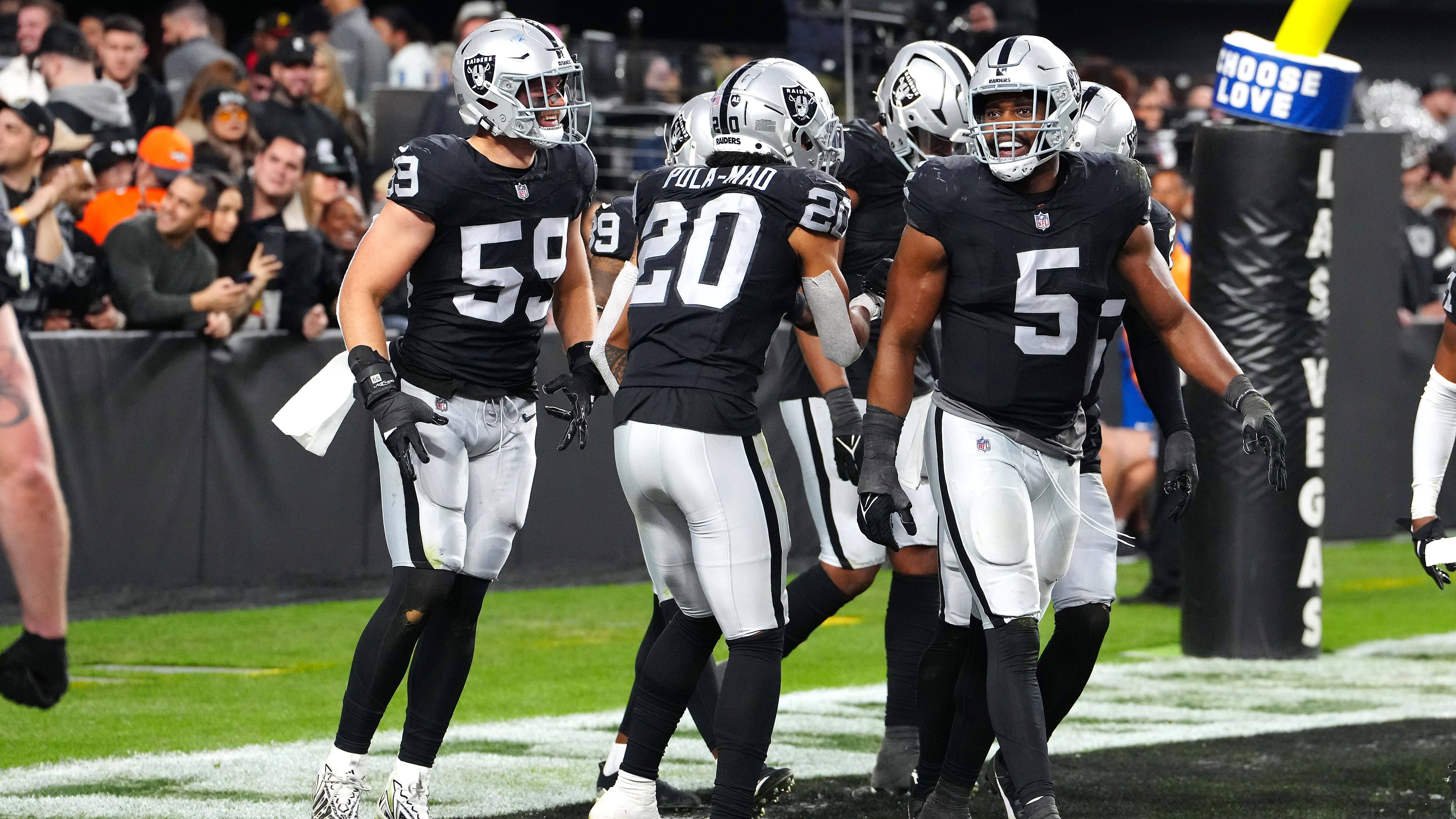 <strong>Las Vegas Raiders</strong><br>Im Februar 2024 fand im Allegiant Stadium in Las Vegas der Super Bowl statt. Die Heimstätte der Raiders ist dies aber noch gar nicht lange. Erst im Juli 2020 wurde die Arena eröffnet - im gleichen Jahr zog die Franchise zum bislang letzten Mal um. Bereits im Januar 2017 hatten die damaligen Oakland Raiders beantragt, von Oakland in die Spielermetropole umziehen zu können, 31 der 32 Teambesitzer stimmten zu.