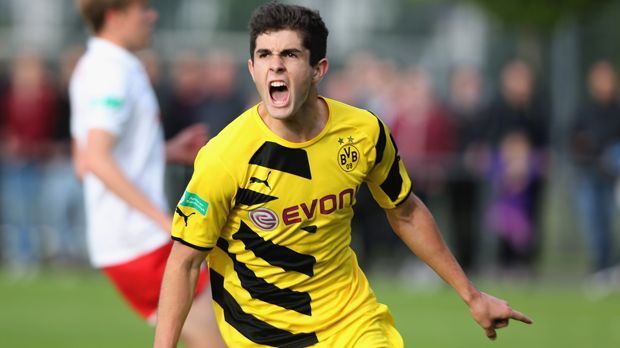 
                <strong>Christian Pulisic</strong><br>
                Der Youngster gab in der Saison 2015/16 sein Debüt in der A-Mannschaft von Borussia Dortmund. Zwar spielte der 17-Jährige nur rund 20 Minuten gegen den FC Ingolstadt, das reichte allerdings um die Nationaltrainer von Kroatien und den USA auf sich aufmerksam zu machen. Inzwischen hat sich Pulisic für die USA entschieden und in der WM-Qualifikation auch schon Pflichtspiele bestritten - eine Karriere in der kroatischen Nationalmannschaft ist damit vom Tisch.
              