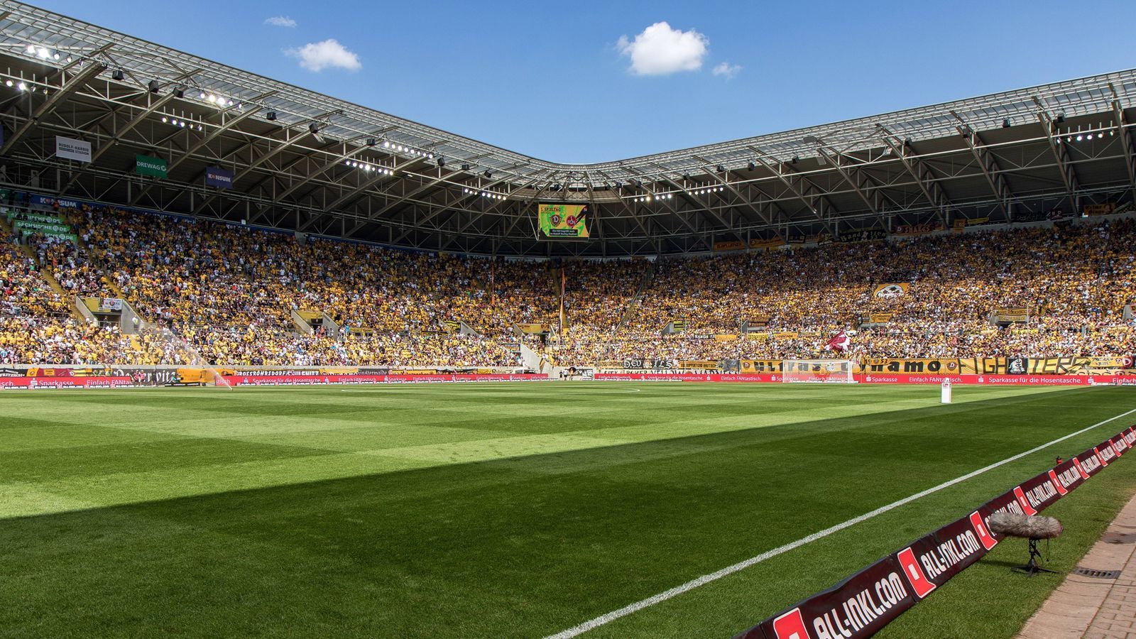
                <strong>Platz 5: Rudolf-Harbig-Stadion (Dynamo Dresden)</strong><br>
                4,6 Sterne (5390 Bewertungen)
              