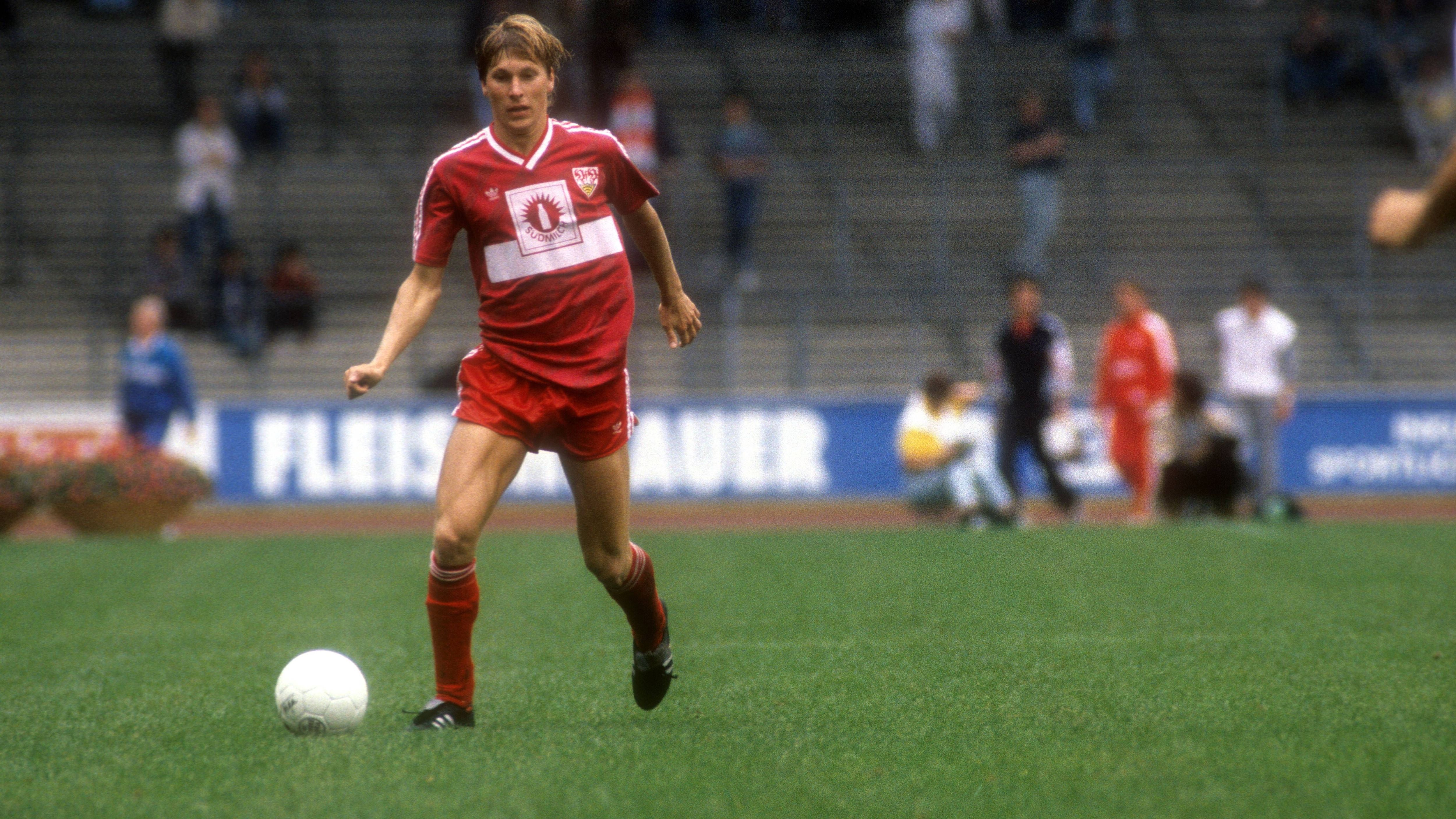 <strong>Alexander Strehmel</strong>&nbsp;<br>Der Innenverteidiger war WM-Dauerbrenner, spielte in allen sechs WM-Partien. Er wurde mit dem VfB Stuttgart 1991/92 Meister und absolvierte für den VfB, Wattenscheid und Unterhaching 215 Spiele in der Bundesliga und 169 Mal im Unterhaus.